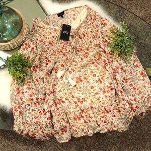 NWT - Buckle Black Women’s Super Cute Floral Blouse! Large